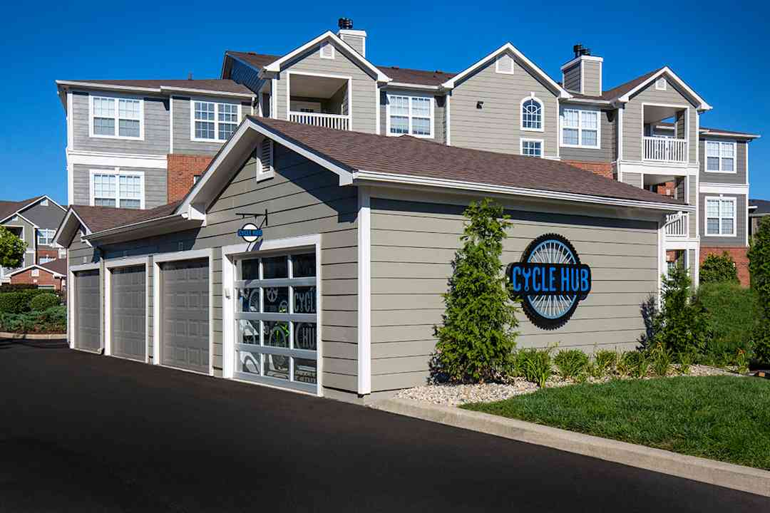 Lake Clearwater Apartments - Indianapolis In 46240