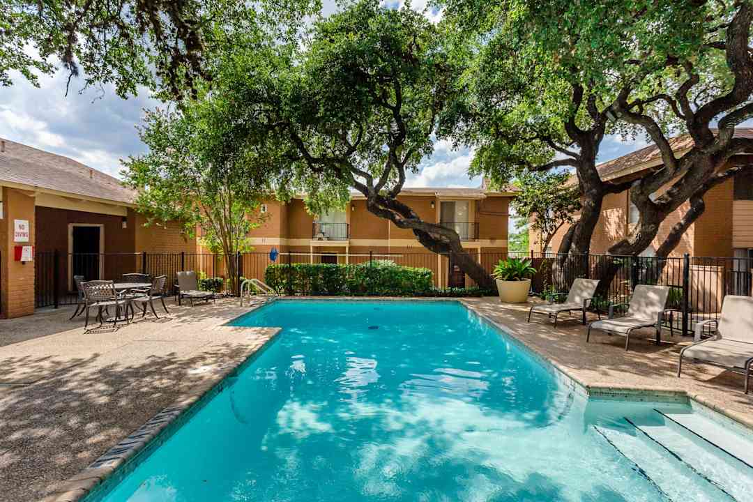 Windrush 2447 Lockhill Selma Rd San Antonio Tx Apartments For Rent Rent Com