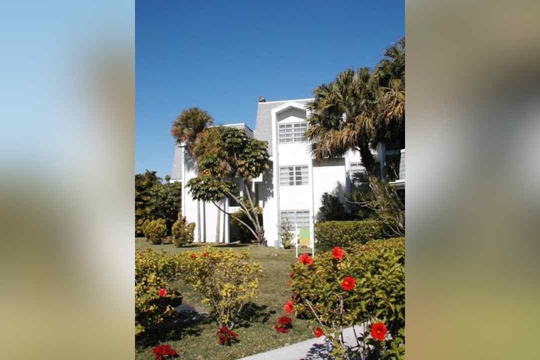 Palmetto Golf Club Apartments - 15900 Sw 95th Ave Miami Fl Apartments For Rent Rentcom