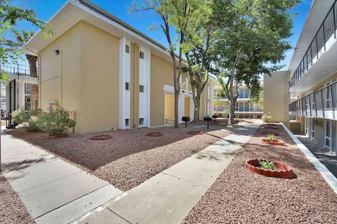 Vista Sol - 5111 N Mesa St | El Paso, TX Apartments for Rent | Rent.