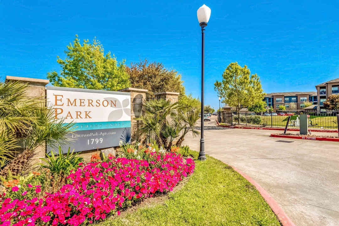 Emerson Park Apartments - Webster Tx 77598