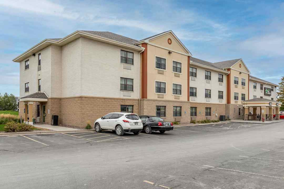 Furnished Studio Milwaukee Wauwatosa Apartments Wauwatosa, WI 53226