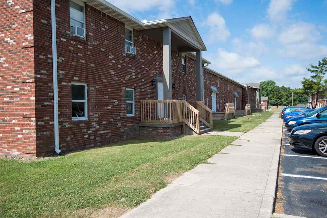 crowne park apartments marion in 46952