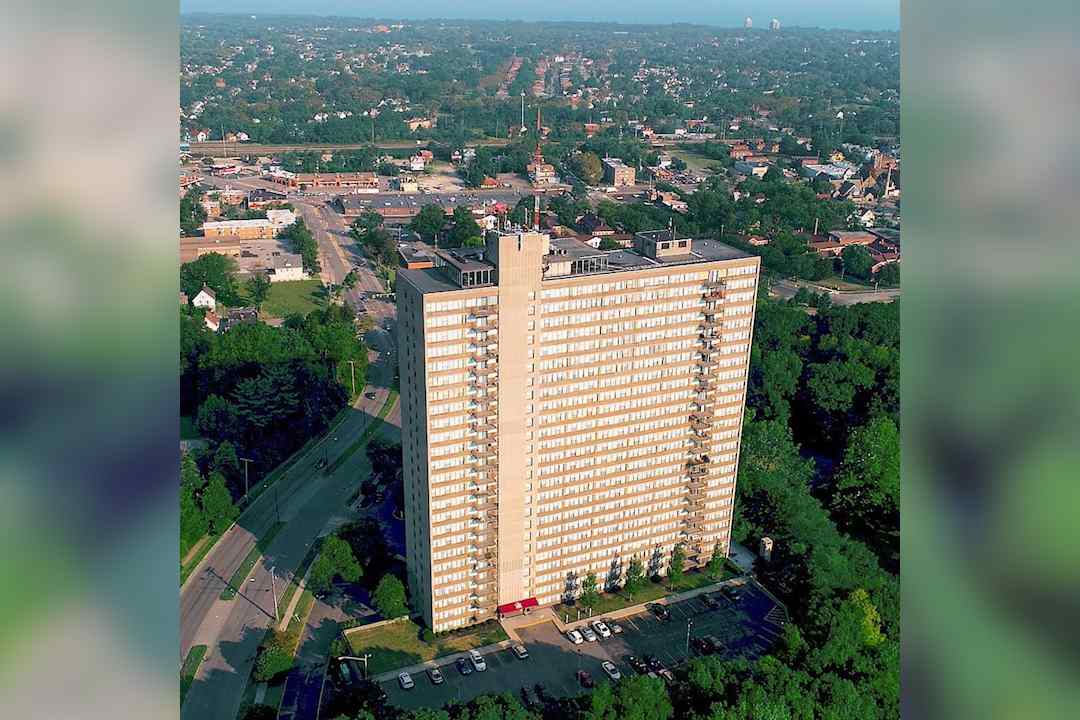 Lake Park Tower Apartments 13855 Superior Rd Cleveland Oh Apartments For Rent Rent Com
