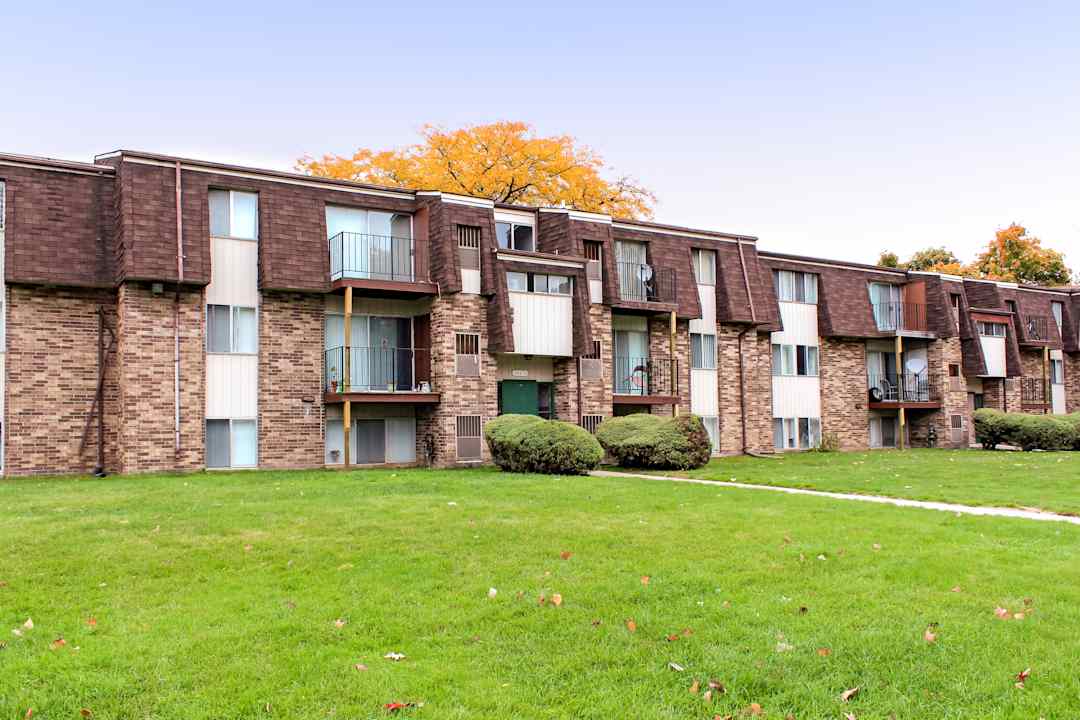The Glens Apartments 24646 N Elda Ct Harrison Township Mi Apartments For Rent Rent Com