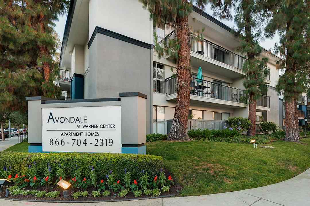 avondale at warner center apartments woodland hills ca 91367