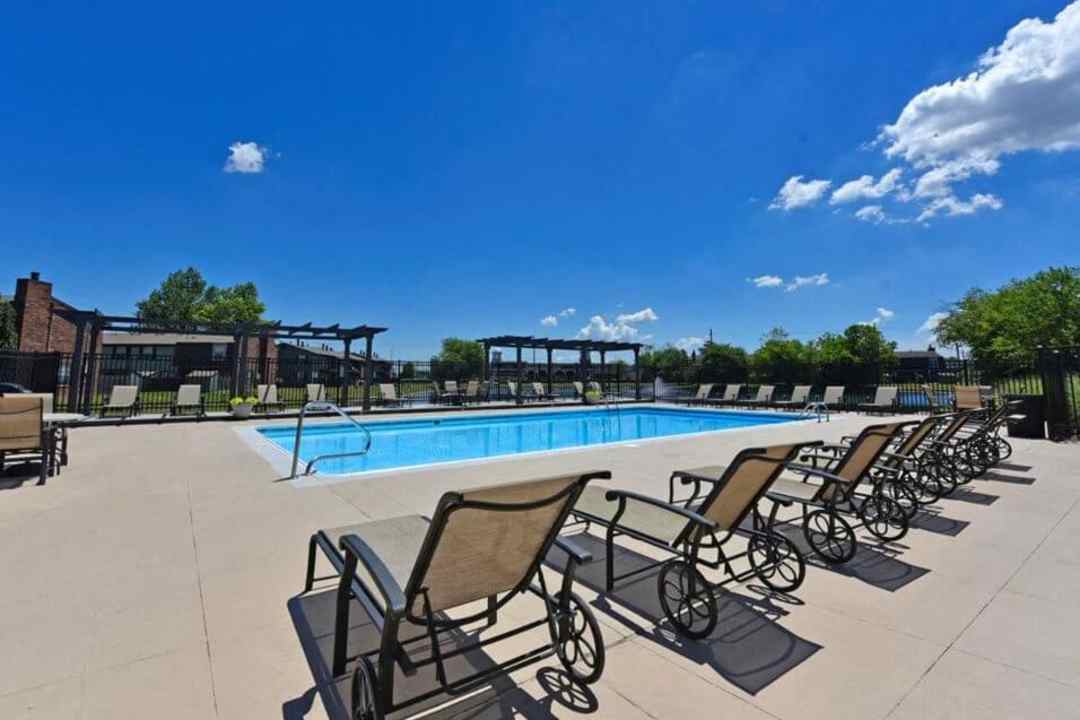 Pavilion Lakes Apartments Evansville, IN 47715