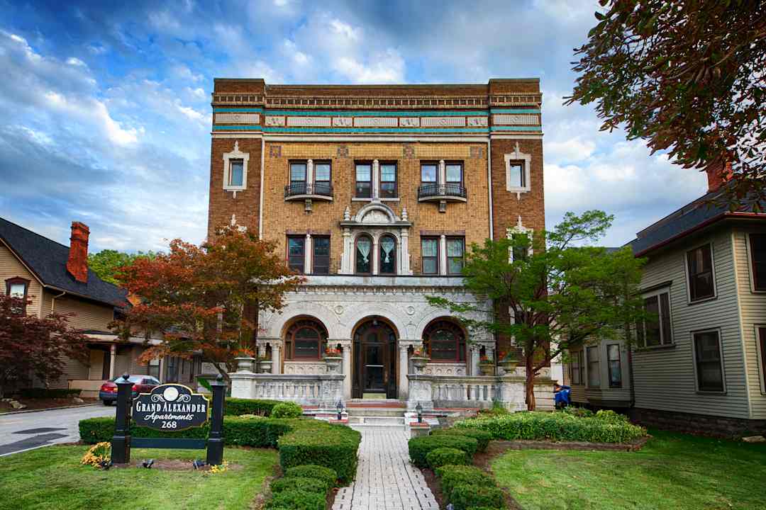 Flower City Management 277 Alexander Street Rochester Ny Apartments For Rent Rent Com