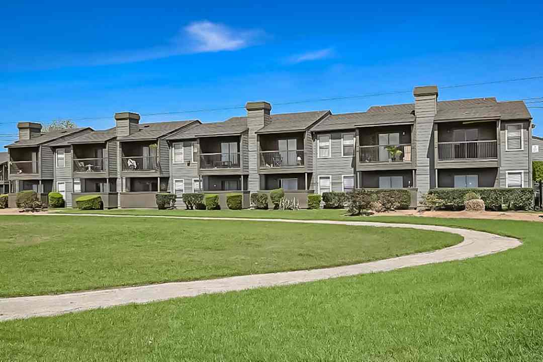 webster lake apartments