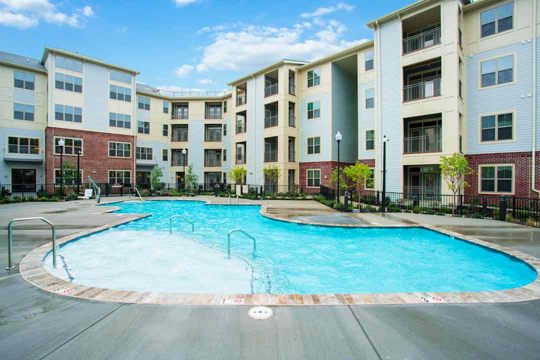 James River At Stony Point Apartments 9101 Stonypoint Parkway Richmond Va Apartments For Rent Rent Com