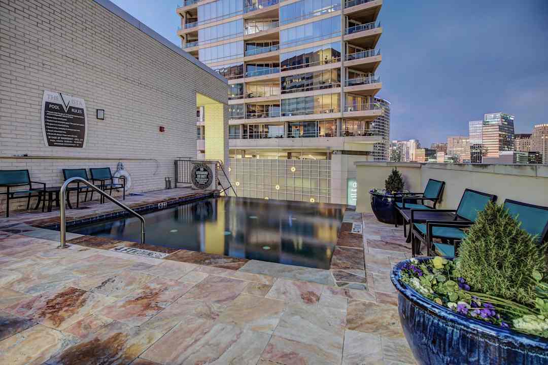 the vista apartments dallas