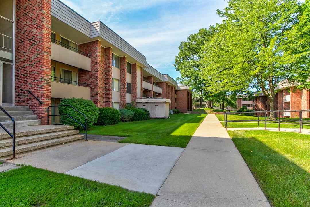 Regency Park Apartments - 2518 Normandy Dr Se Grand Rapids Mi Apartments For Rent Rentcom