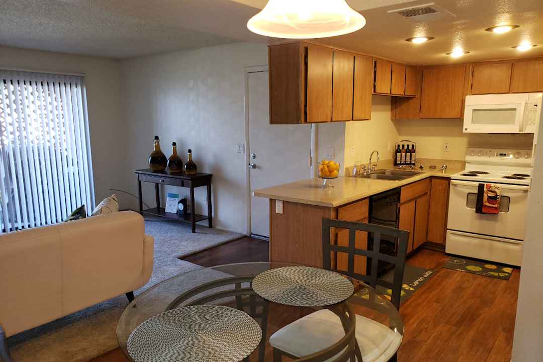 Desert Lakes Apartments - Phoenix Az 85051