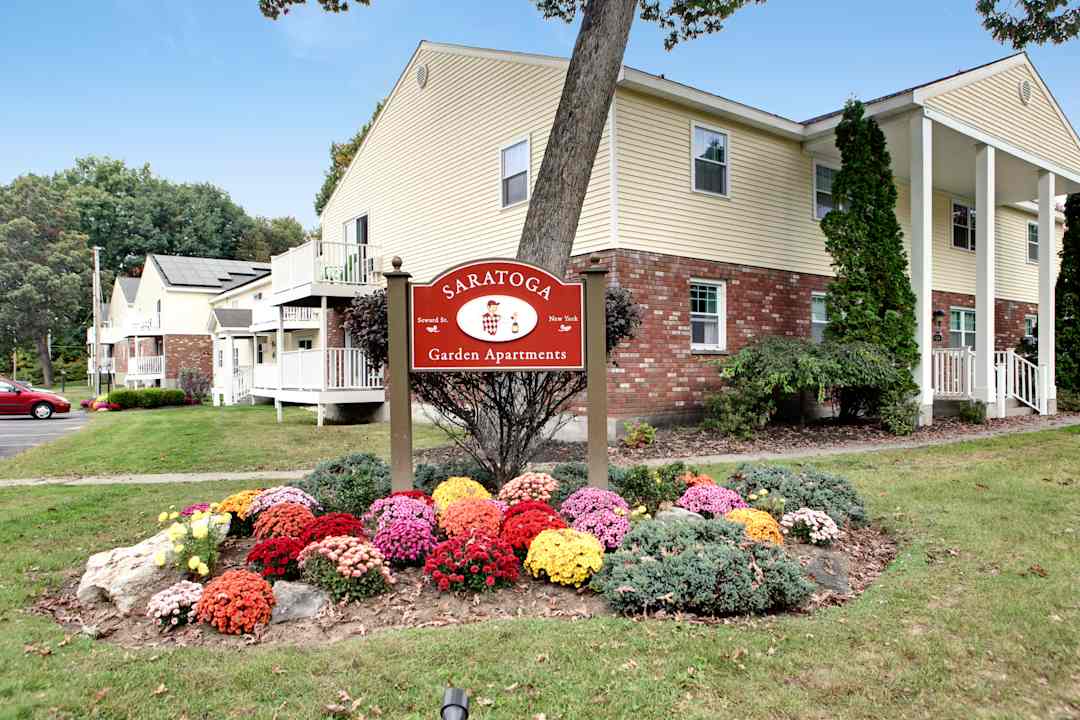 Saratoga Garden Apartments 21 Seward St Saratoga Springs Ny Apartments For Rent Rent Com