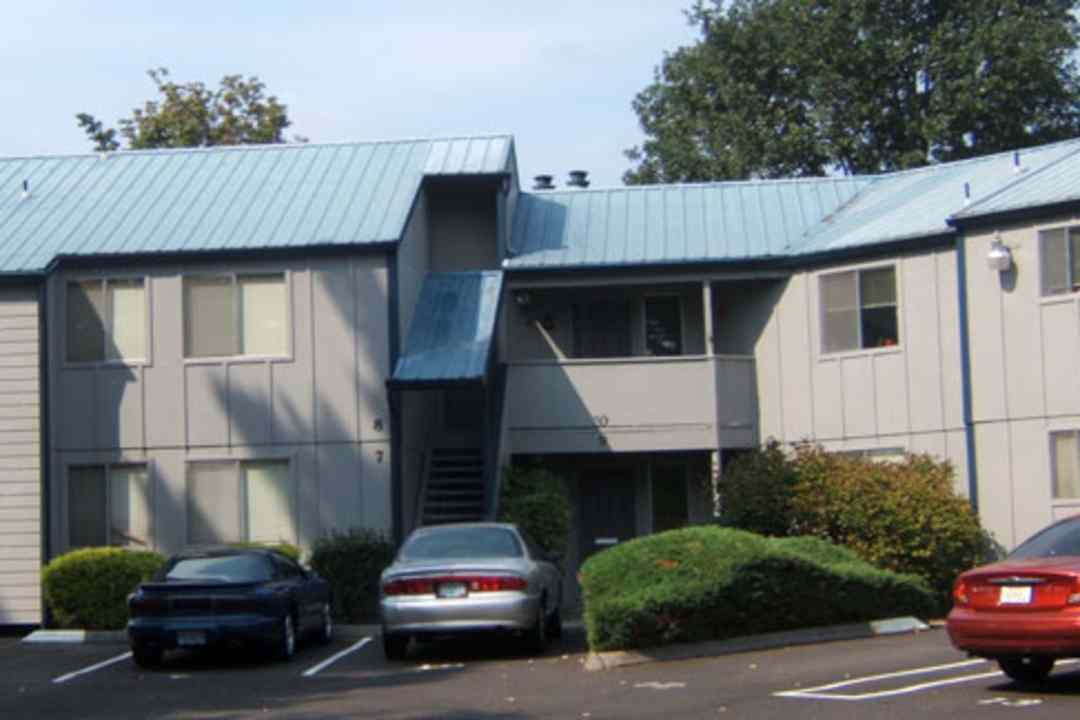 Riverview 12425 S E River Road Milwaukie Or Apartments For Rent Rent Com