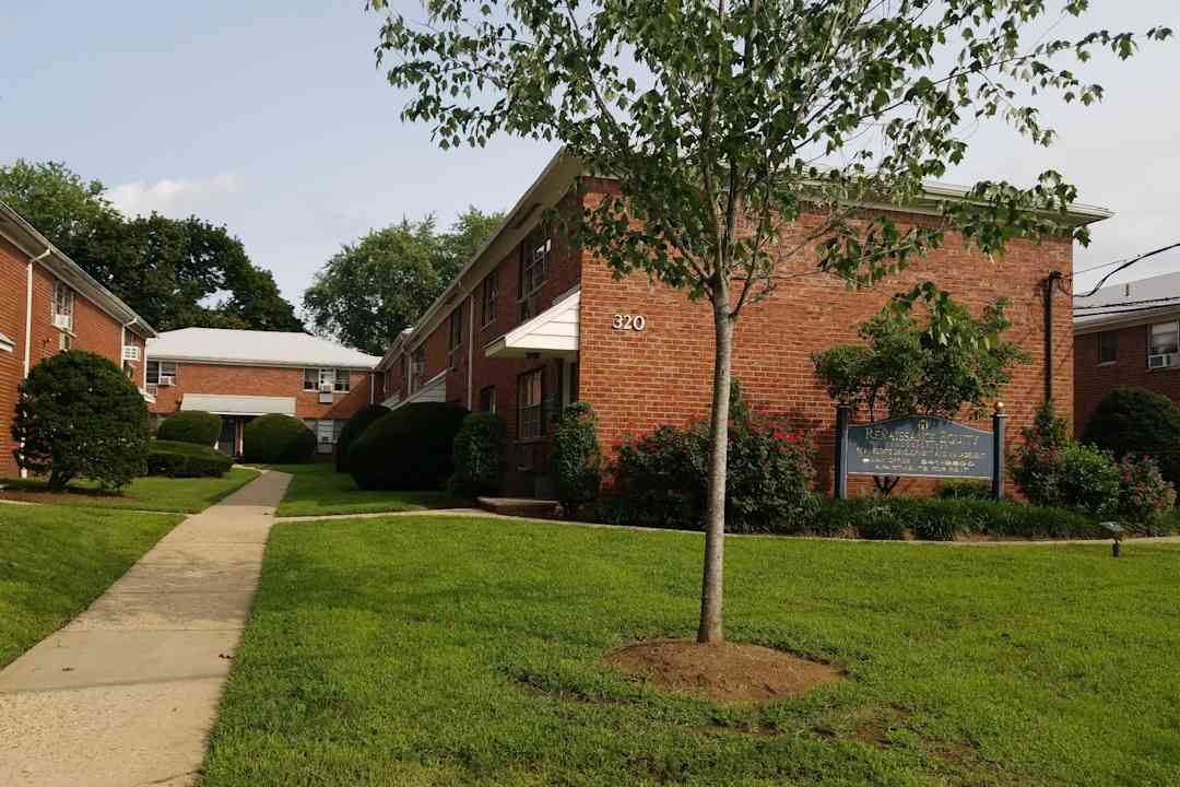 renaissance equity apartments little ferry nj 07643