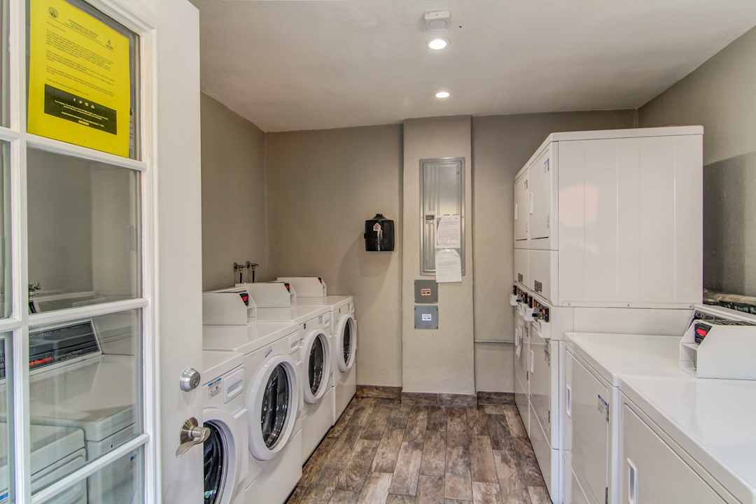 Americana Warner Center Apartments 6701 De Soto Ave Canoga Park Ca Apartments For Rent Rent Com