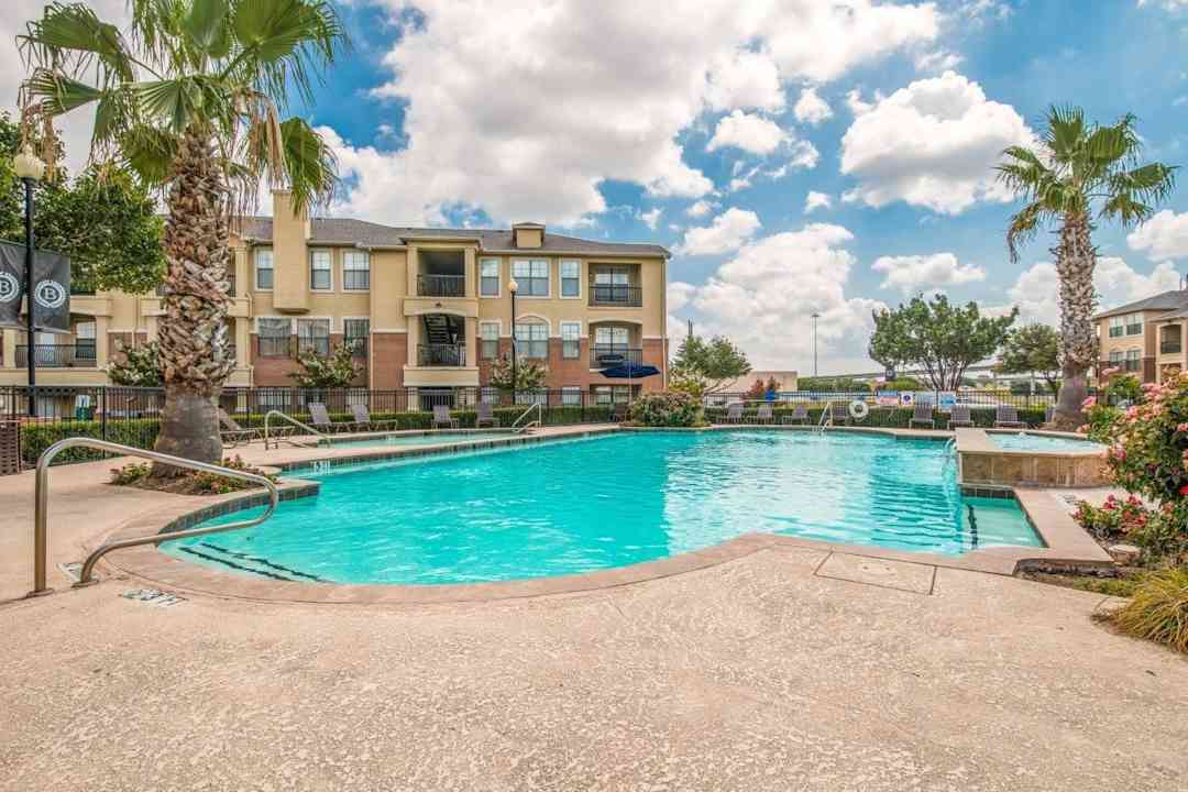 The Barons 2101 Us Highway 80 E Mesquite Tx Apartments For Rent Rent Com