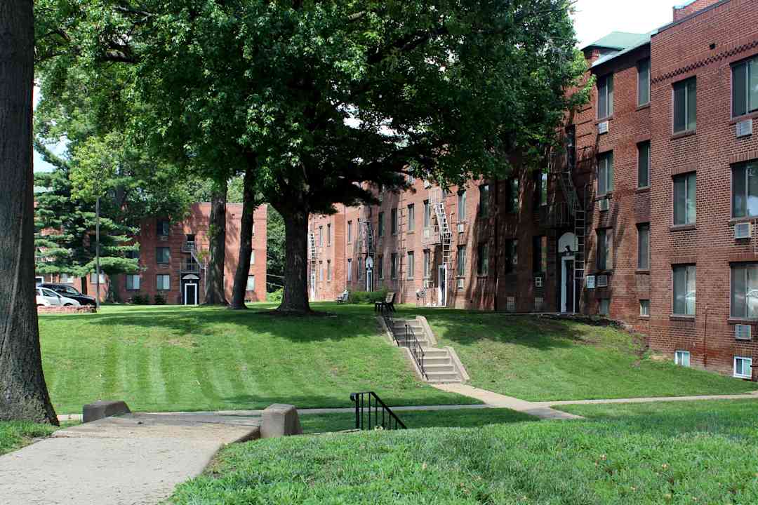 lucas hunt apartments