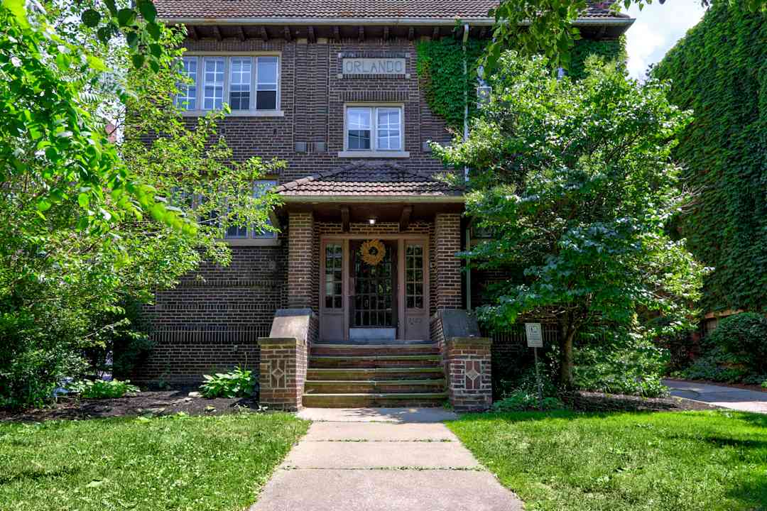 Alpha Apartment Management 2688 Mayfield Road Cleveland Oh Apartments For Rent Rent Com