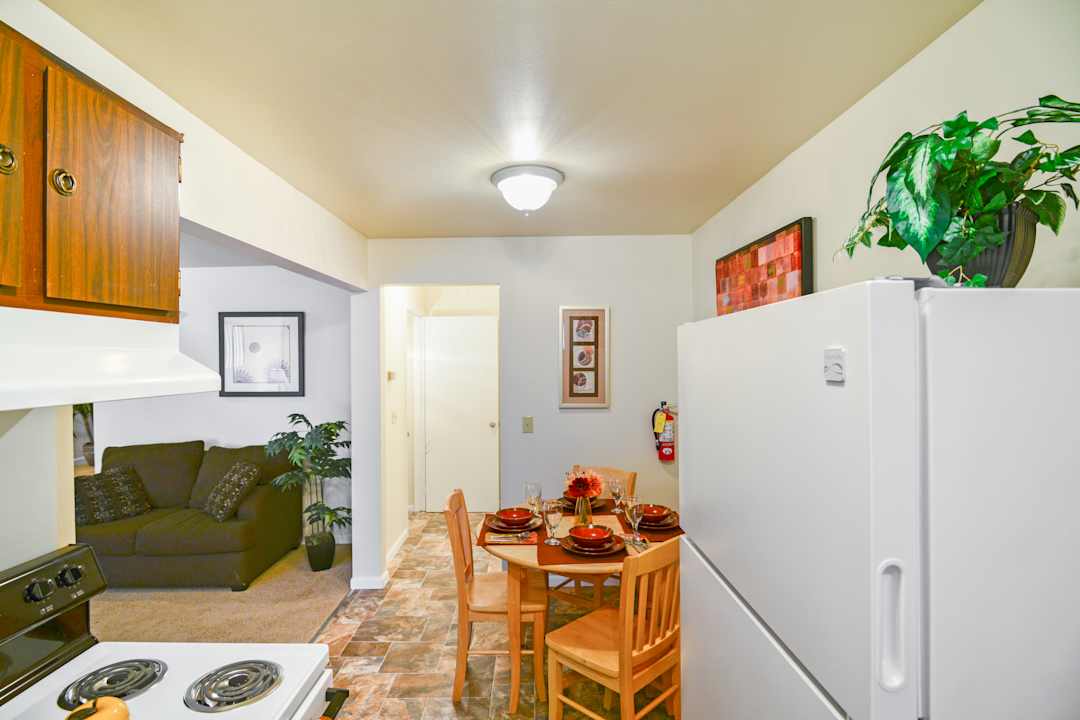 Heritage Glen Townhomes 9633 E Pickwick Cir Taylor Mi Apartments For Rent Rent Com