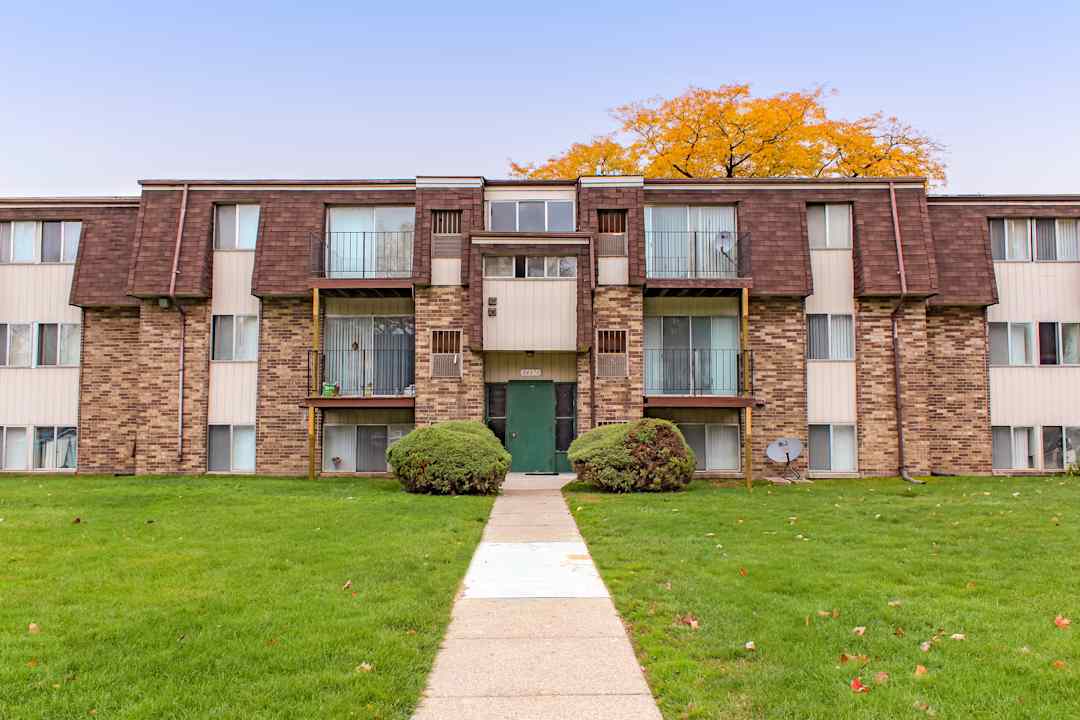 harrison court apartments