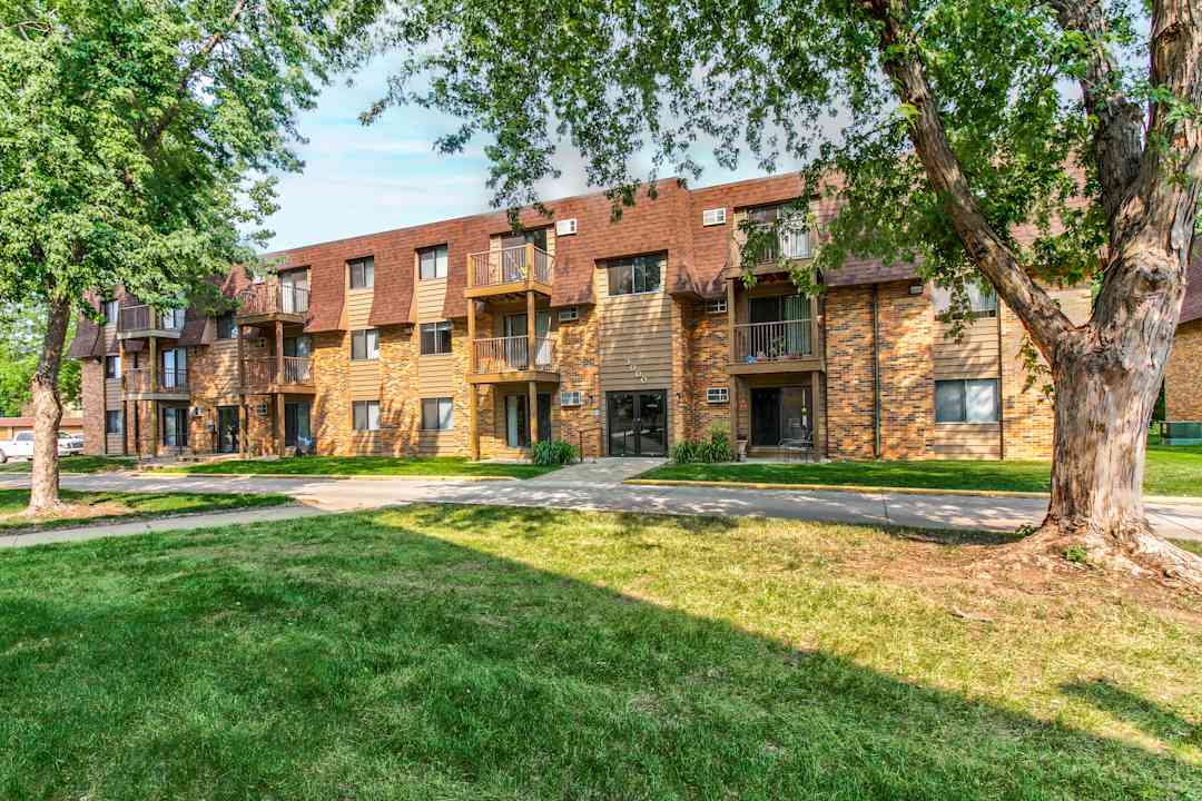 Bridgewood Estates 2912 S Louise Ave Sioux Falls Sd Apartments For Rent Rent Com