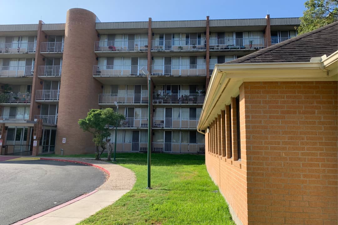Laurel Plaza Apartments - New Braunfels, TX 78130