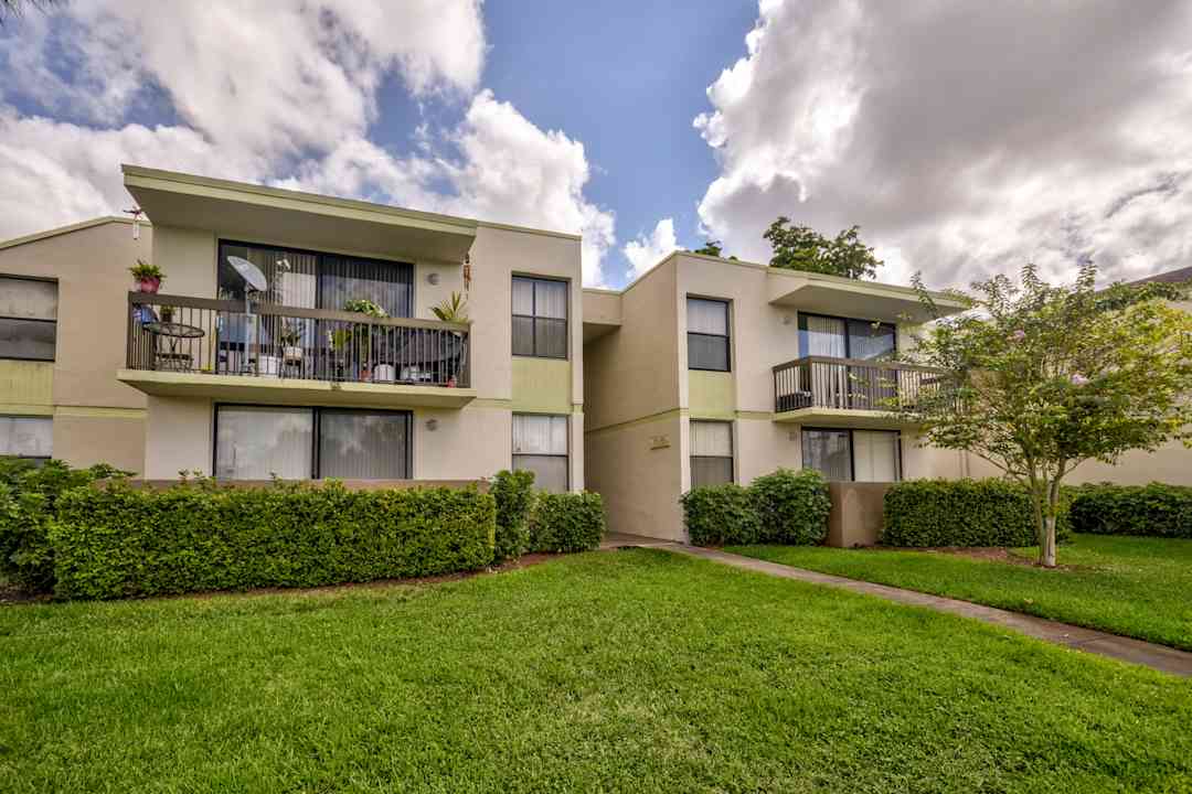 jacaranda club 8760 nw 4th st plantation fl apartments for rent rent com