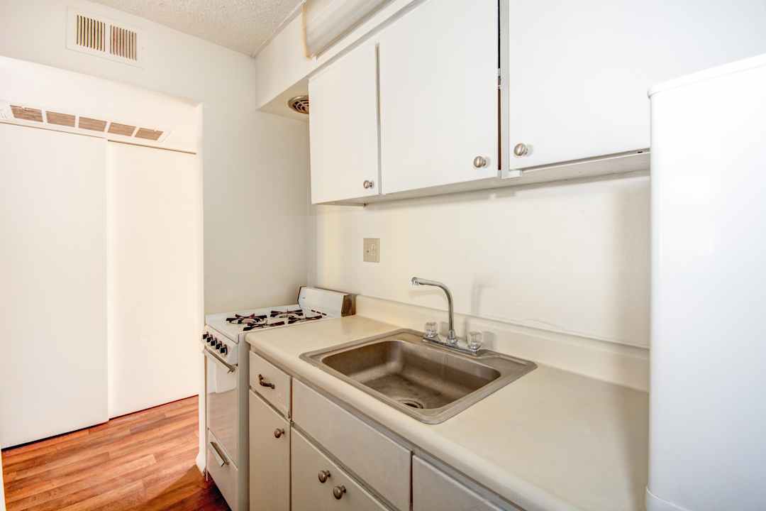 Alvernon Manor 919 N Alvernon Way Tucson Az Apartments For Rent Rent Com