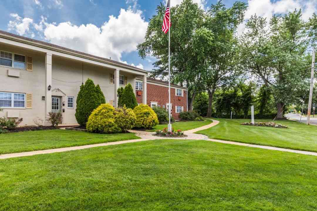 balmoral arms apartments