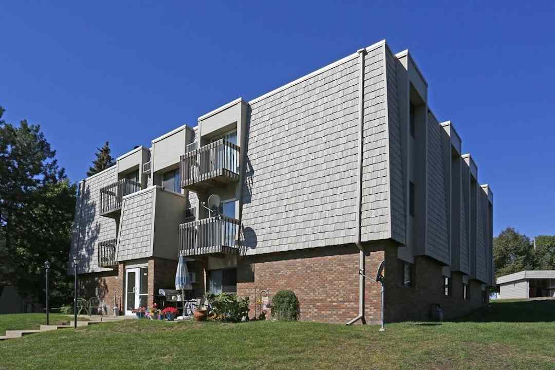 Willow Wood Apartments 1600 S Rock Creek Dr Sioux Falls Sd Apartments For Rent Rent Com