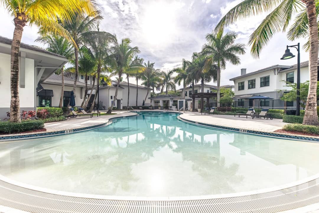 The Hamptons At Palm Beach Gardens - 4045 Central Gardens Way Palm Beach Gardens Fl Apartments For Rent Rentcom