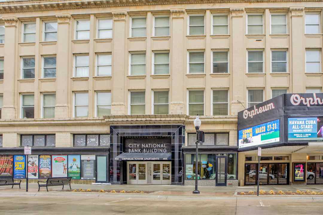 Orpheum Tower 405 S 16th St Omaha Ne Apartments For Rent Rent Com