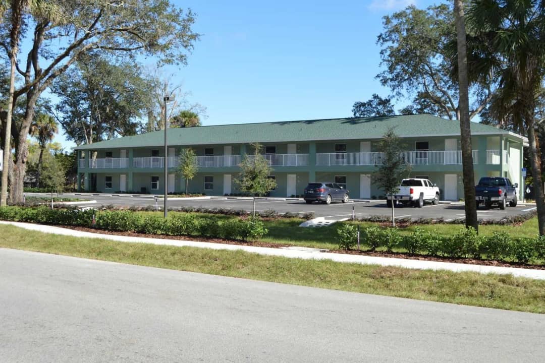 Grand Oaks Apartments Of Nsb - 1800 Vics Way New Smyrna Beach Fl Apartments For Rent Rentcom