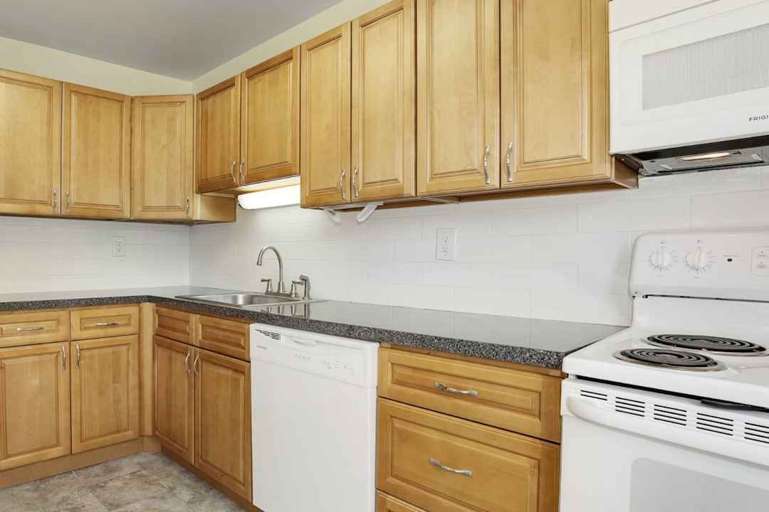 balmoral arms apartments 130 aberdeen road matawan nj apartments for rent rent com