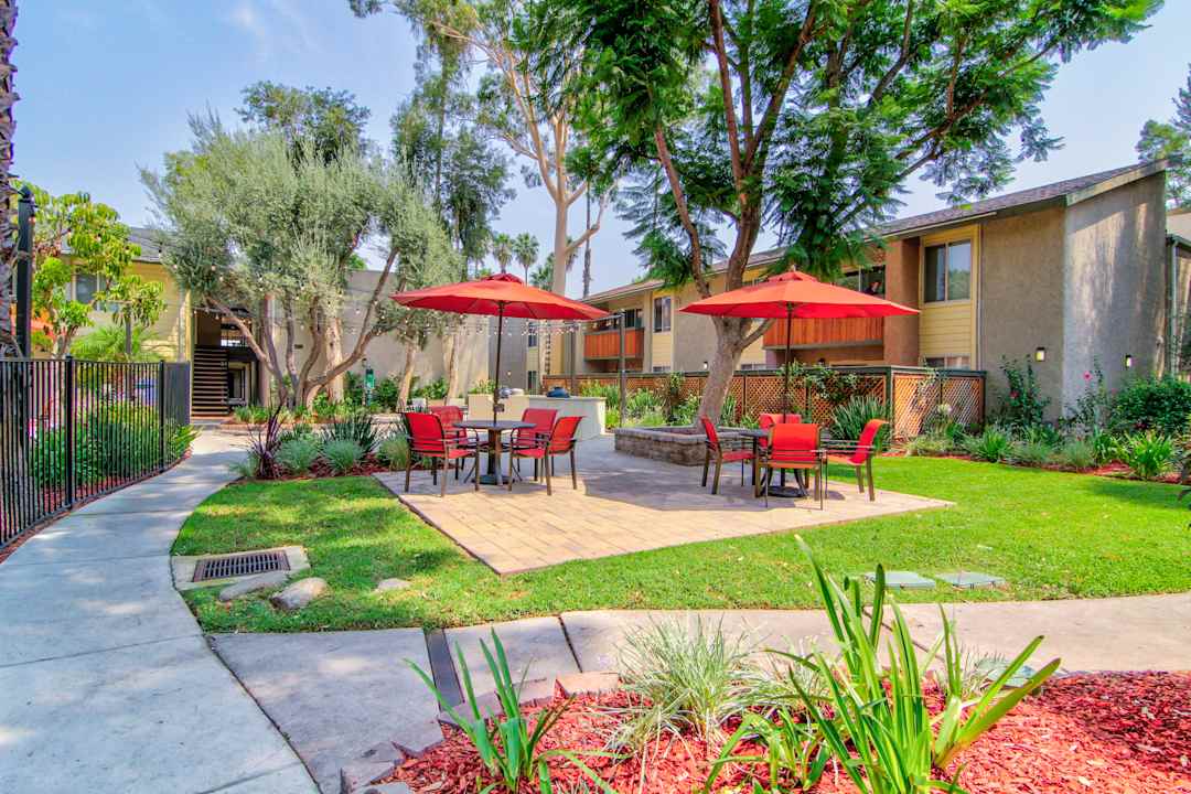 Americana Warner Center Apartments 6701 De Soto Ave Canoga Park Ca Apartments For Rent Rent Com