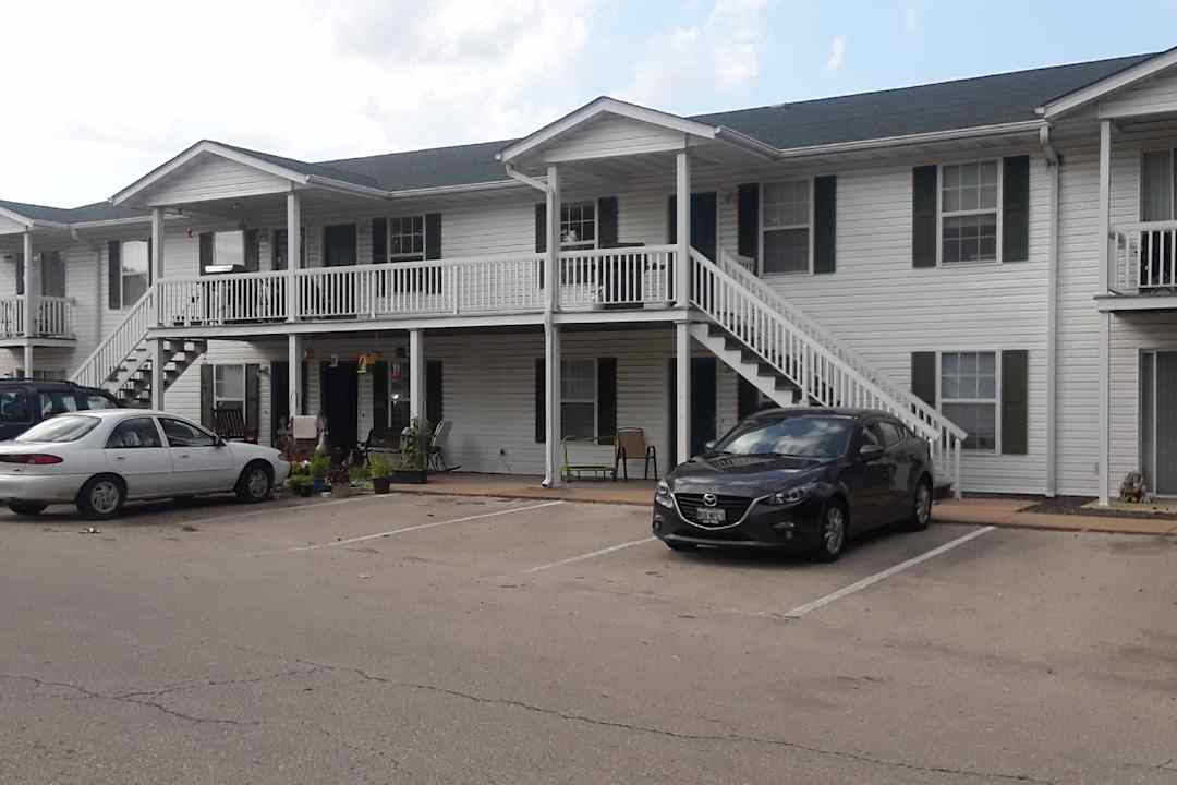 village on the green apartments sullivan mo