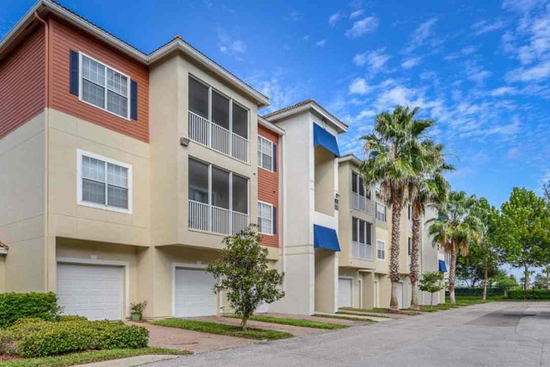 venice yacht club apartments