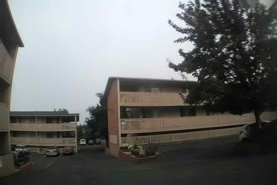 sunset hill apartments spokane wa 99224