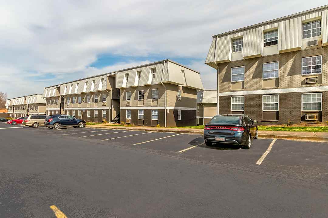 Lanier Terrace Apartments 1030 Summit St Se Gainesville Ga Apartments For Rent Rent Com