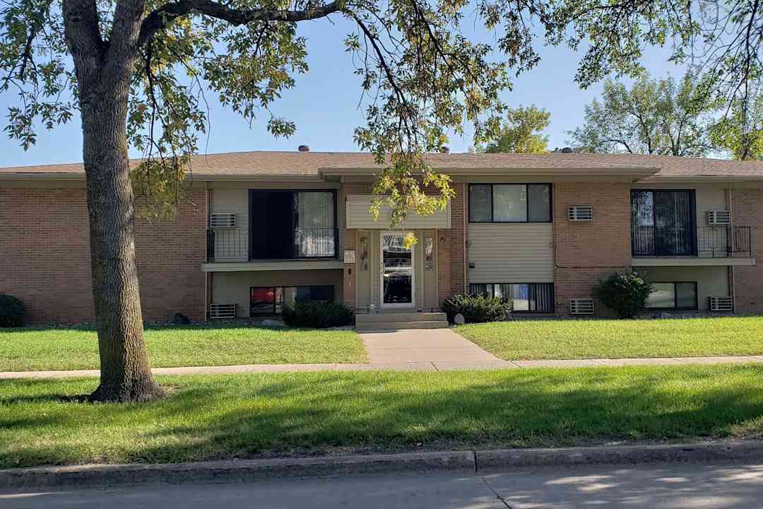 Dakota Arms Gardens 1010 18th St N Fargo Nd Apartments For Rent Rent Com