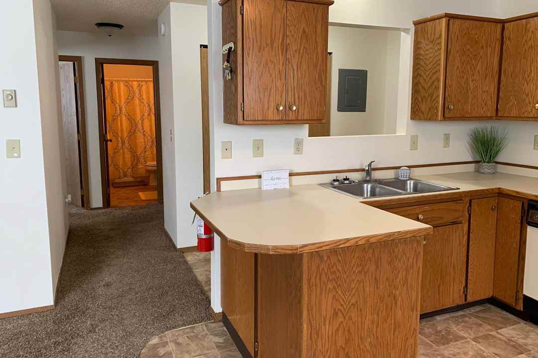 Dakota Arms Gardens 1010 18th St N Fargo Nd Apartments For Rent Rent Com