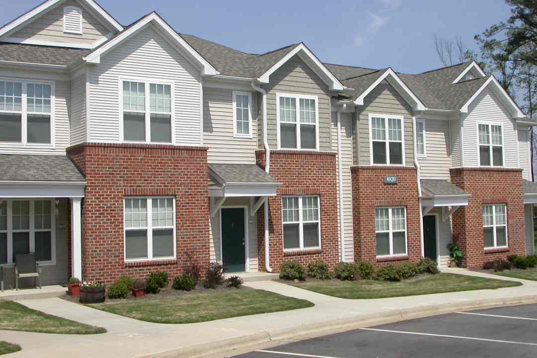 Falls Creek Apartments Townhomes - 8800 Cat Tail Creek Place Raleigh Nc Apartments For Rent Rentcom