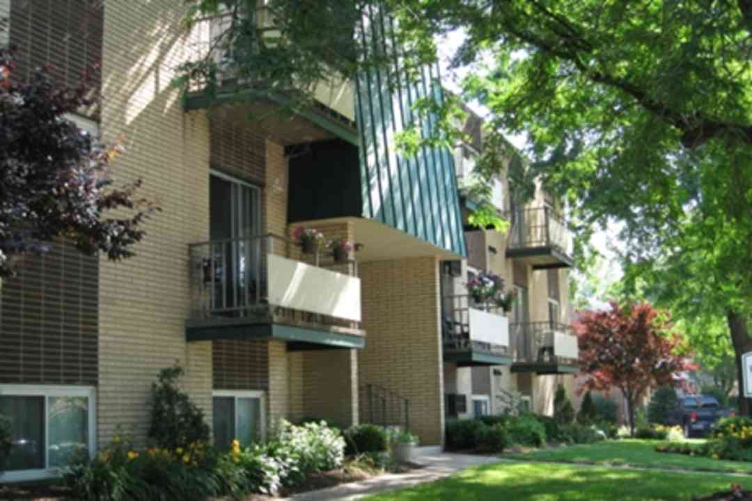 parkview manor 19740 19756 lorain road fairview park oh apartments for rent rent com