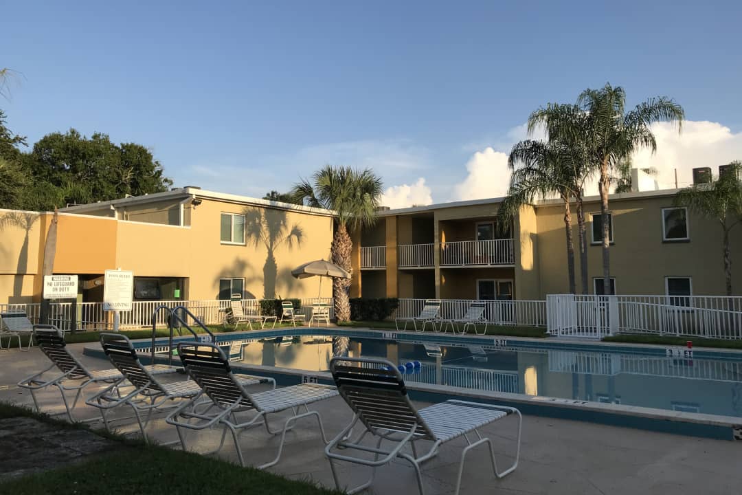 Silver Lake Apartments - Tampa, FL 33614