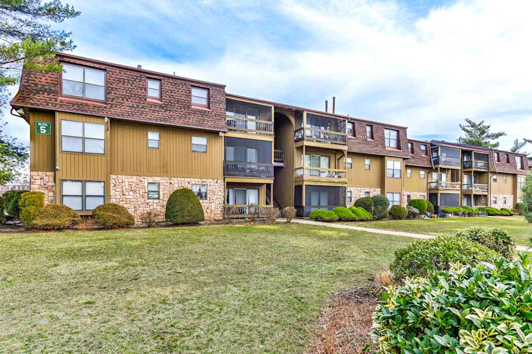Waterside Village Apartments Little Ferry, NJ 07643