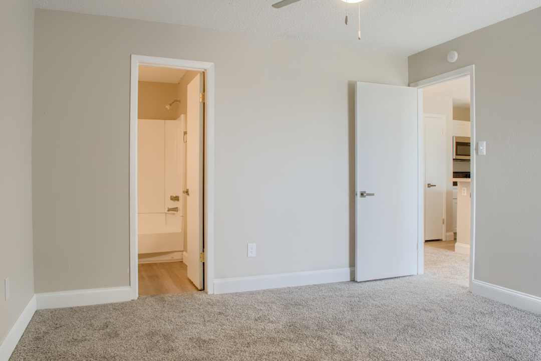Laguna Creek Apartments - New Orleans La 70126