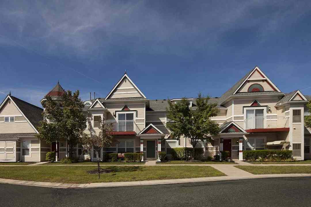 uptown apartments canton mi