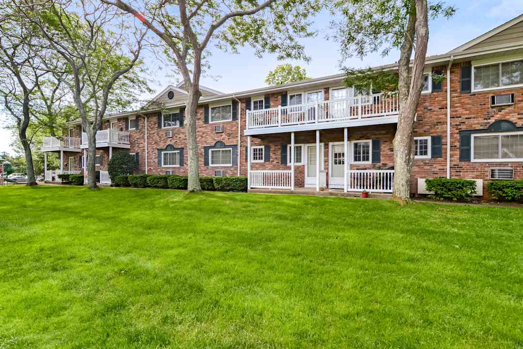 Fairfield Sunrise Gardens 721 Greenbriar Dr Bohemia Ny Apartments For Rent Rent Com